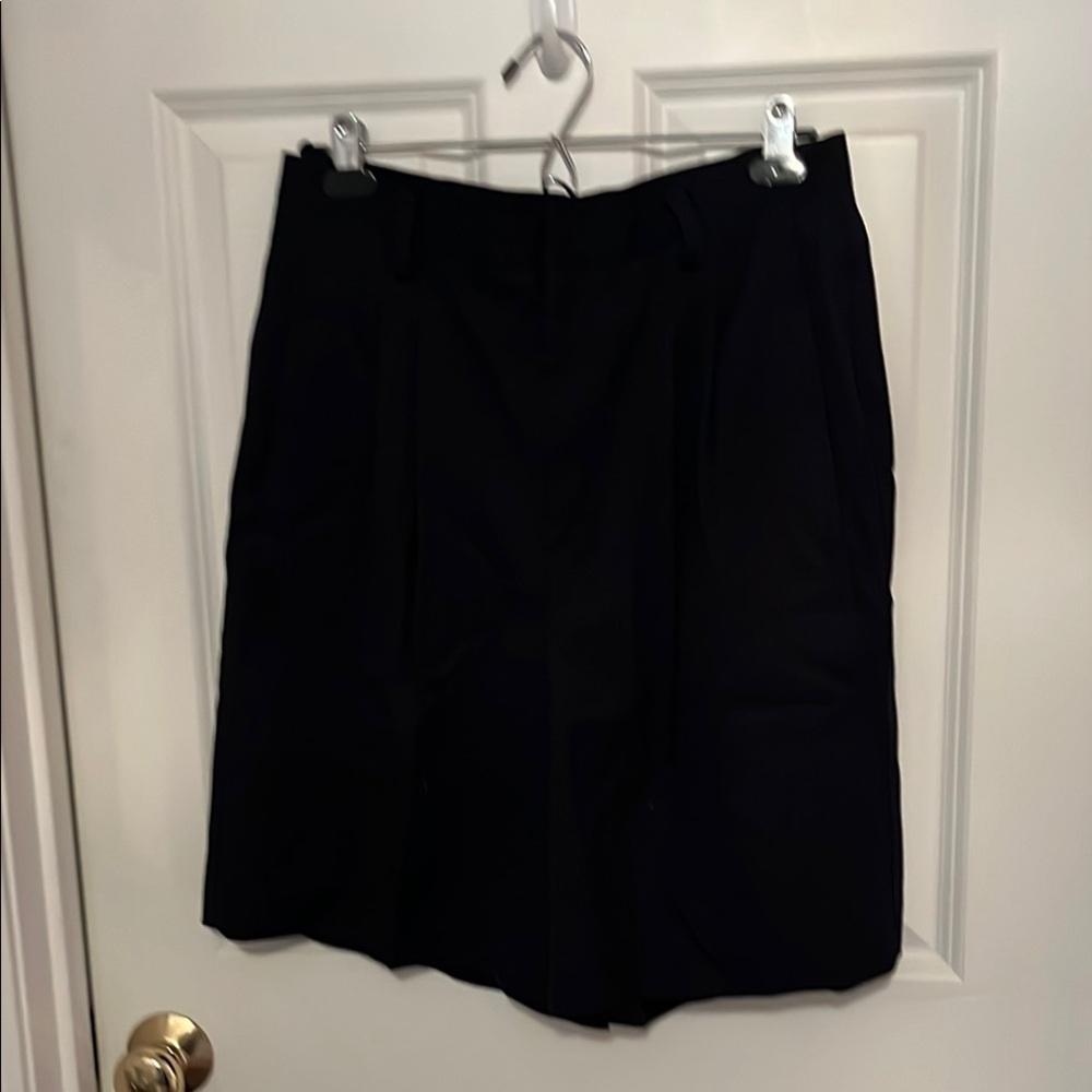Elegant Black Wool Unbranded Walking Shorts. Size 10.